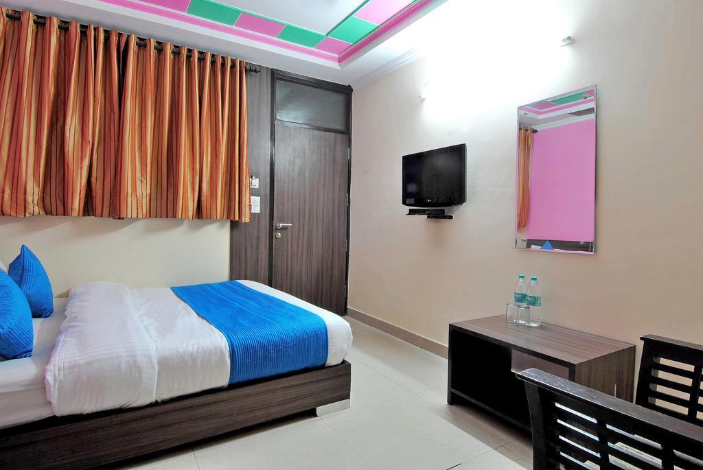 Hotel Durga International New Delhi Room photo